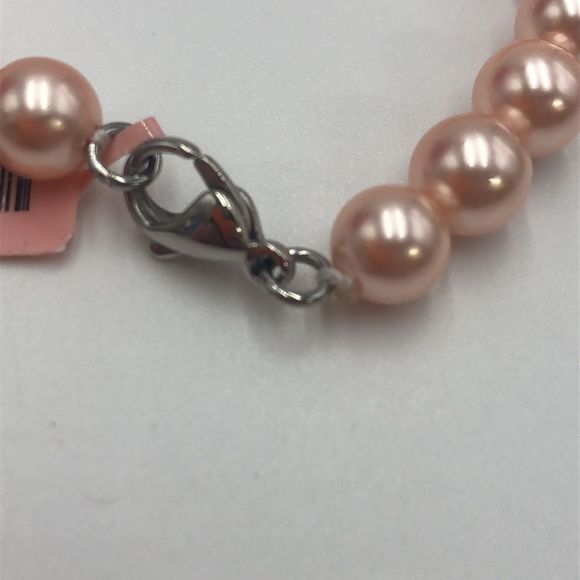 Blush Peachy Pink pearl necklace and stud earring set - Picture 5 of 6